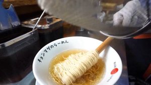 Красивая Девушка Повар покажет, Как приготовить Рамэн и Жареный рис | Японская уличная еда