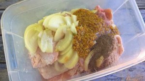 Куриные бедра с луком и горчицей на мангале
