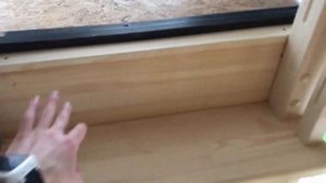 ДЕРЕВЯННАЯ ЛЕСТНИЦА В УЗКИЙ ПРОЕМ