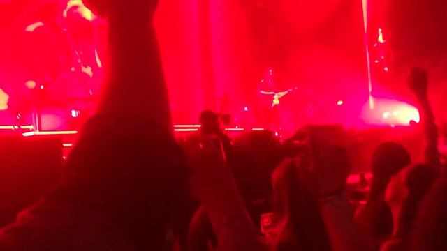 Sam Fender ‘Spice’ full song with mosh pit from front Seventeen Going Under UK Tour Wembley 1/4/202 смотреть онлайн