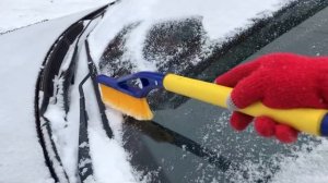 Щетка - зло? Как очистить автомобиль от снега?