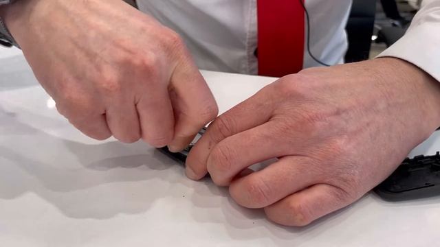 Как открыть автомобиль, если села батарейка в ключе? смотреть онлайн