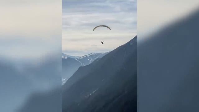 НА КАМЕРУ ПОПАЛ МОМЕНТ, КОТОРЫЙ НЕ МОЖЕТ ОСТАТЬСЯ НЕЗАМЕЧЕННЫМ смотреть онлайн