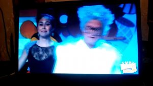 Бабка поёт рэп