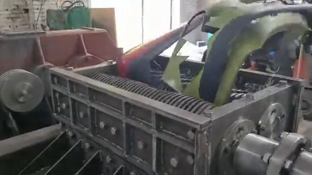 Шредер МСК-800. Переработка бамперов.