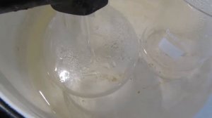 Hot filtration of solution of sodium acetate / Горячее фильтрование раствора ацетата натрия