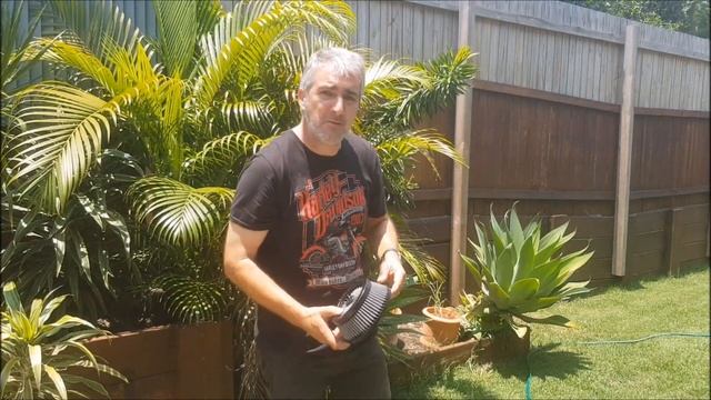 How to clean your Screaming Eagle air filter on a Harley Davidson смотреть онлайн