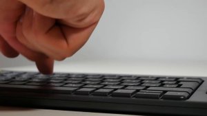 Logitech K400 Plus - Обзор