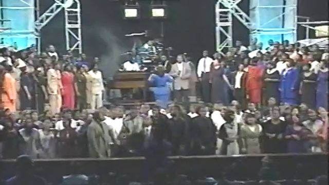 John P. Kee and VIP Mass Choir-" The Presence of the Lord" смотреть онлайн