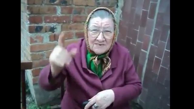 Не шутите с бабушкой. Бабушка шутит. Старушки прикалываются. Don't mess with zohan. Не шутите с бабушкой.