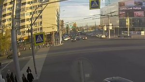 Дорогие иномарки разбились в центре Волгограда: видео