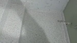 Лестничный марш с плинтусами. Покрытие из эпоксидной смолы и декоративных флок. г. Краснодар.