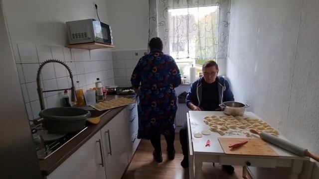 Устанавливаем родителям аппарат Aqua-global/Вареники у родителей/Солнечное затмение смотреть онлайн