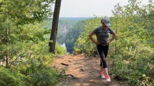 Оздоровительная зарядка на лоне живописной канадской природы. Barron Canyon.