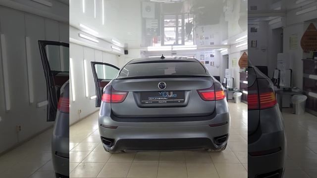 BMW X6 - оклейка пленкой графитовый сатин с лёгким стайлингом и локальный антихром смотреть онлайн