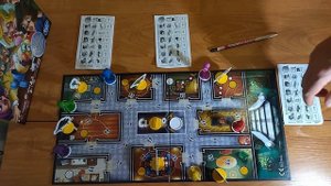 Клуэдо джуниор дело о сломанной игрушке. Настольная игра от бренда Hasbro gaming.