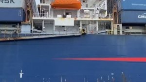 Контейнеровоз Гигантские Суда ходящие по Морю. Услуги