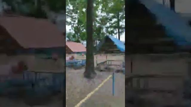 пришел на рандомную детскую площадку , встретил Агро девочку