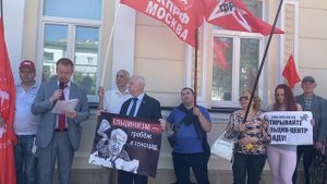 НЕТ ЕЛЬЦИН-ЦЕНТРУ - Требуем открыть в этом здании Московский городской Дворец молодежи!
