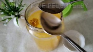 Полезный, питательный напиток с куркумой, медом и лимоном.