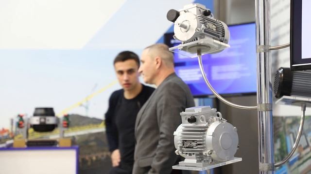 Министр промышленности и торговли России Денис Мантуров ознакомился с продукцией Уральской Стали смотреть онлайн