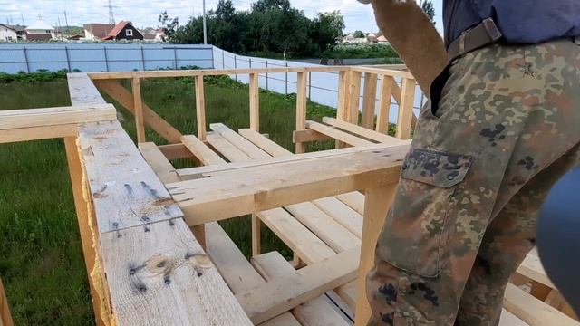 Обвязка первого этажа, леса для сборки лаг второго этажа. КАРКАСНЫЙ ДОМ. СТРОЮ ОДИН. Часть 7.