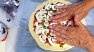 ПИЦЦА С ГРИБАМИ (шампиньоны)И СЫРОМ МАЦАРЕЛЛА.