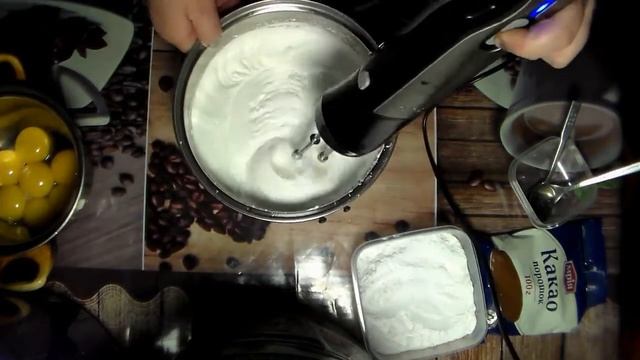 Крем из яиц и сахара.Egg and sugar cream