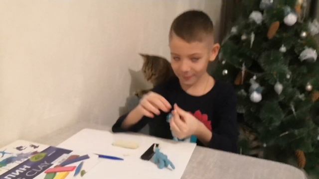 Динозавр из пластилина /Обзор большого набора пластилина #пластилин#динозавры #детскийвлог смотреть онлайн