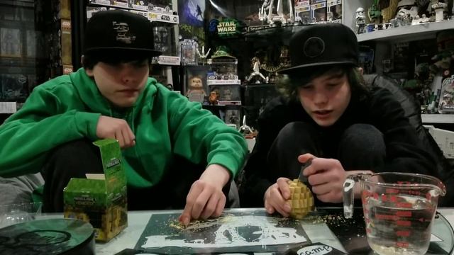 Gamestop Minecraft Mine Kit Big Oof Unboxing смотреть онлайн