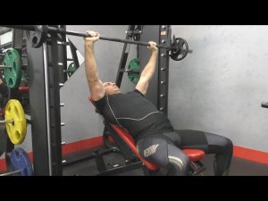 Жим лёжа под углом вверх в смите: техника и нюансы