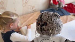 Басик в школе рисования. Рисуем басиков и лили