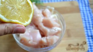 Куриная грудка в соусе на сковороде