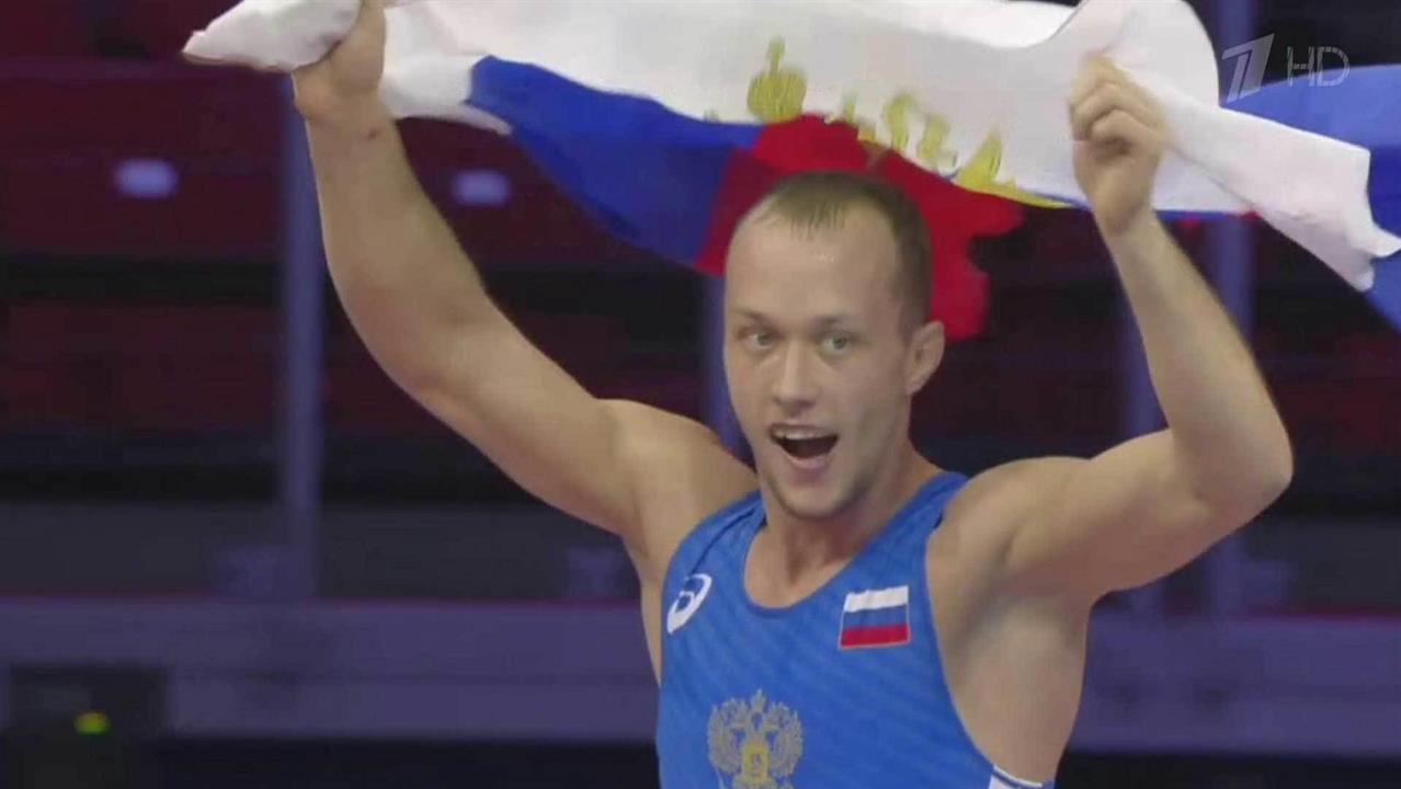 Россияне завоевали седьмое золото на чемпионате мира по спортивной борьбе в Венгрии