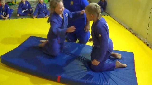 Веселые соревнования. Остров: один на один смотреть онлайн