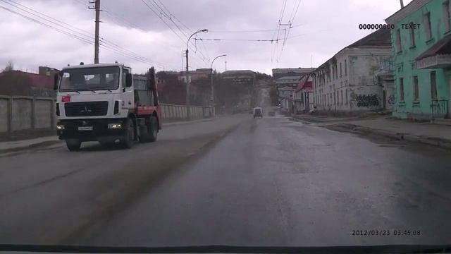 02.05.15 Мурманск. Машина протаранила жилой дом смотреть онлайн