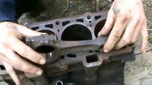 Почему Поршень стоит криво в Цилиндре или кривой шатун