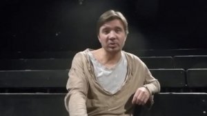 Михаил Калиничев поздравляет артиста Дмитрия Шиляе