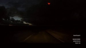 Черные тучи - необычное природное явление, снятое на видеорегистратор.