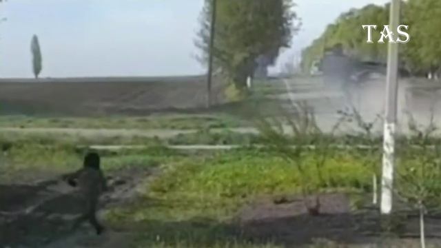 Мальчик каждый раз встречает и провожает колонны РФ идущие в/из зоны СВО и отдает им воинскую честь!