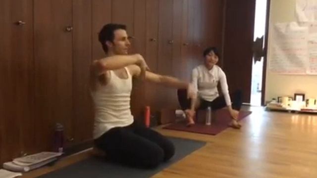 Wenling - Shiva Yoga 200hr TT: Tripod Head Balance with Lotus Pose смотреть онлайн