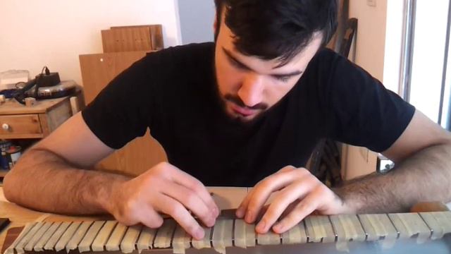 Un umile passo nell'eterna missione di rendere suonabile 'sta fetenza di basso смотреть онлайн