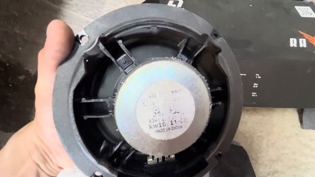 Замена штатной акустики в задних дверях Volkswagen Jetta 6 на динамики DL audio Raven 165 смотреть онлайн