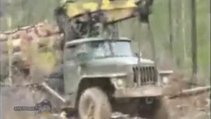 Грузовая машина УРАЛ 4320 на бездорожье