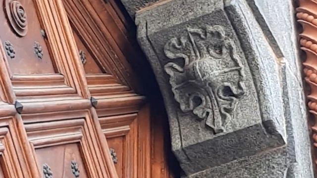 Пинероло -смешной город, где у меня всеВремя что-тоПросили!Ну тут конкретно пространство искривлено
