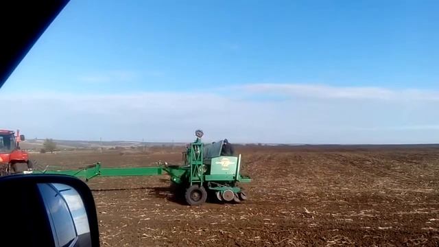 Импортный трактор в военной Красногоровка!!!! смотреть онлайн