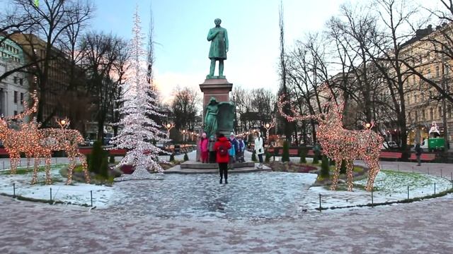 A Walk Down The Esplanade, Helsinki, Finland смотреть онлайн