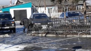 Лайфхак - как правильно убрать наледь с машины.