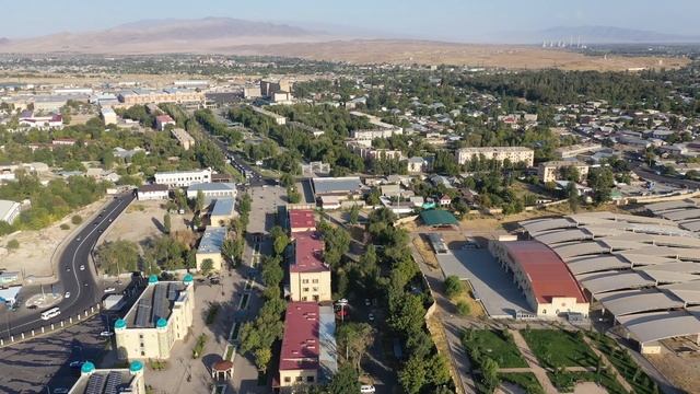 Тараз (Джамбул) 4К.  Пролетаем в районе бывшего Зелёного базара на высоте птичьего полета