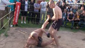 2 Уличных бойца против Профика ММА !!!